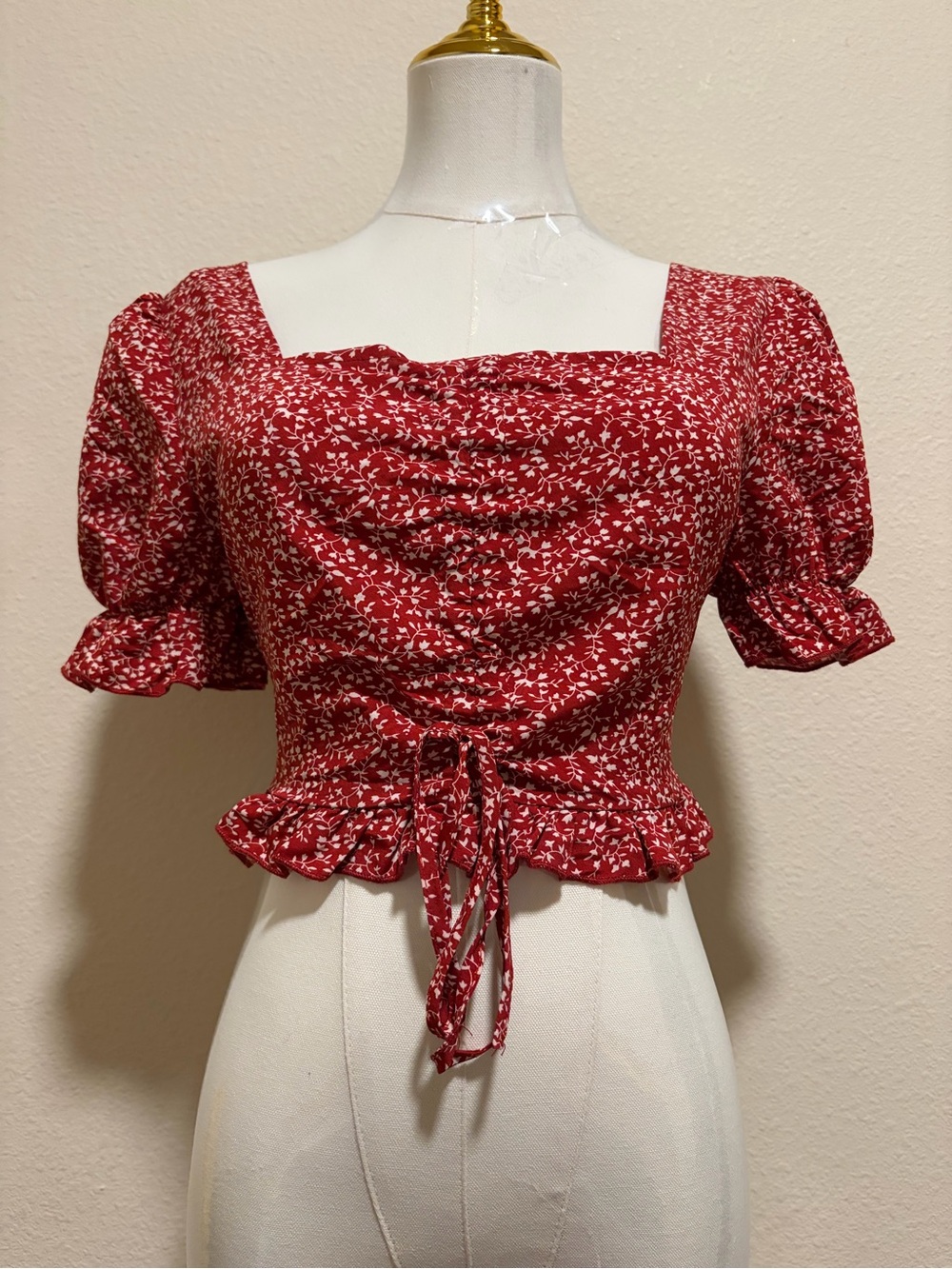 Red Floral Puff-Sleeve Tie-Front Crop Top by